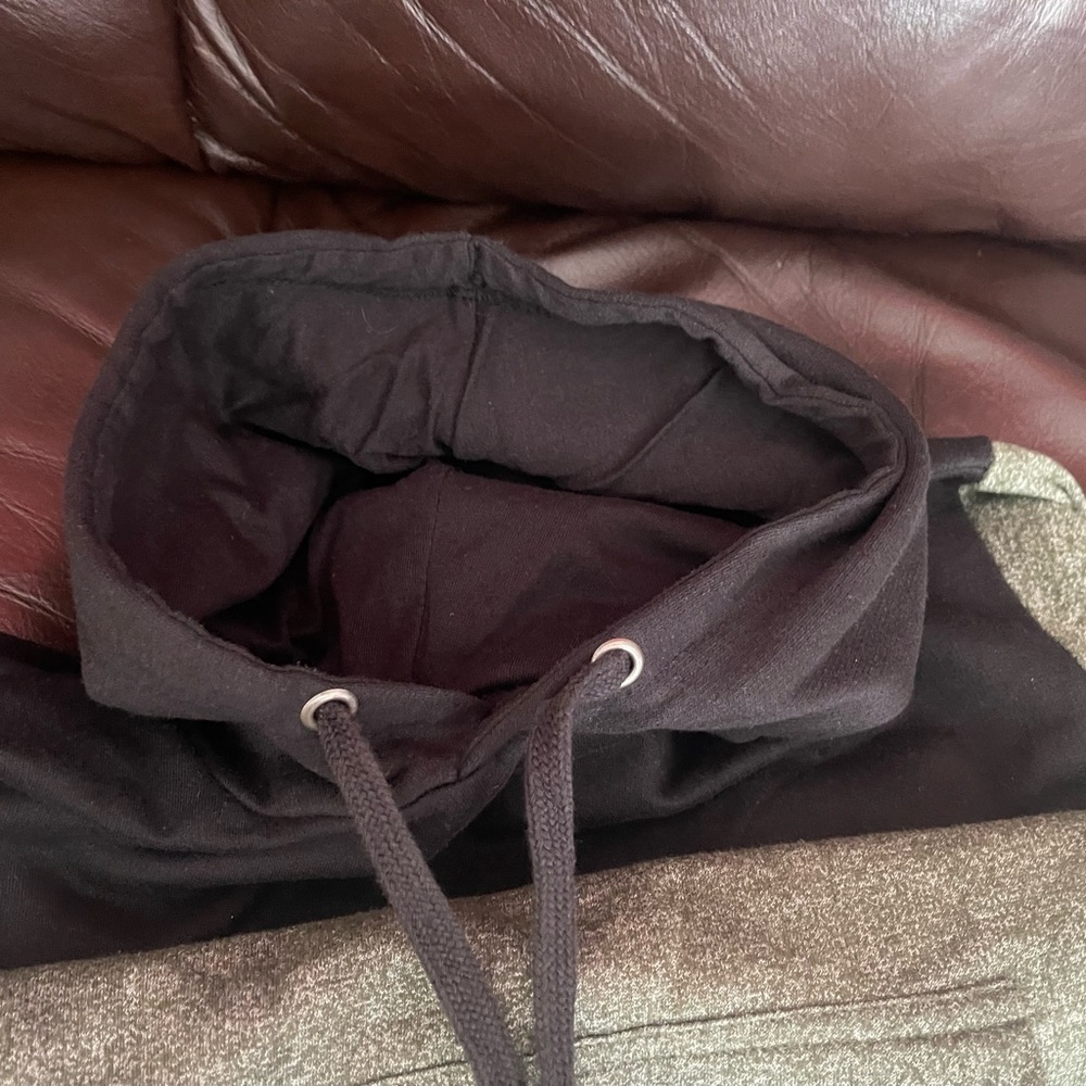 LIKE NEW HOODIE BY BLACK JACK. GREEN AND BLACK W/ FRONT POCKET - Picture 3 of 5